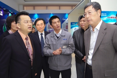 2010年，全國(guó)政協(xié)副主席、全國(guó)工商聯(lián)主席黃孟復(fù)視察天通裝備產(chǎn)業(yè)基地